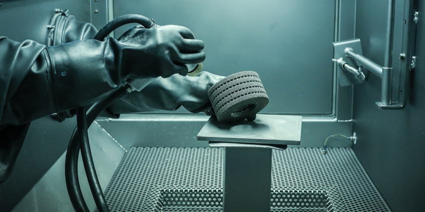 Additive Manufacturing in the DoD (Courtesy of Avio Aero - a GE Aviation business).